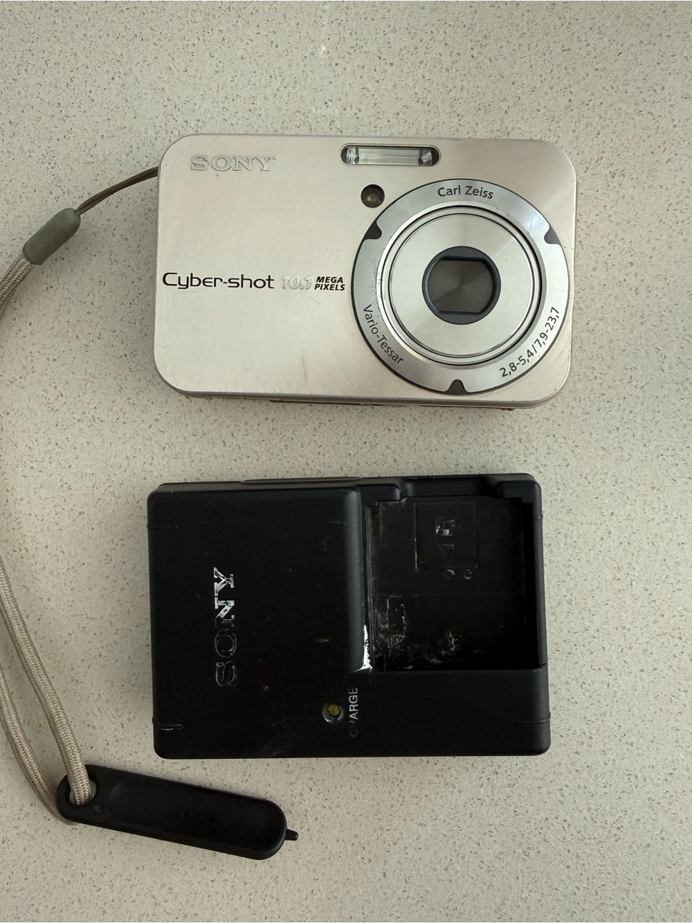 Sony Cyber-shot 10.1MP Silver Digital Camera Vintage Y2K Digicam Charger + memor